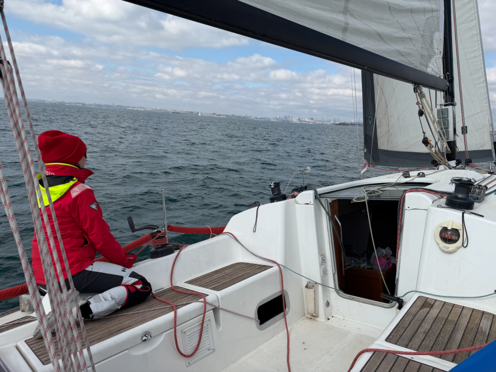 Yelkenlide trimler ve rüzgar kullanımı dersi Kalamış Marina